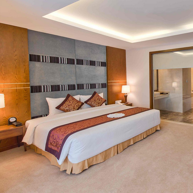 Superior King Room, Muong Thanh Song Lam Hotel, Vinh, Vietnam Reisen