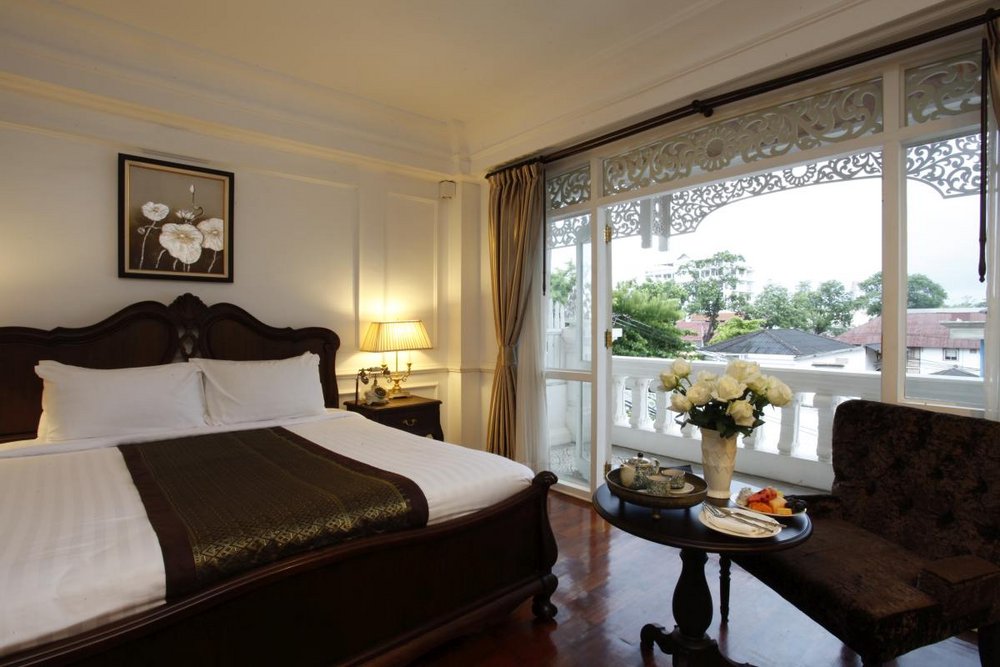 Schlafzimmer mit Aussicht, Dhavara Boutique Hotel, Vientiane, Laos Rundreise