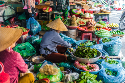 Vietnamesische Frauen auf dem Markt, Hanoi, Vietnam Rundreise