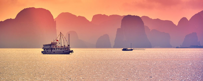 Halong Bucht bei Sonnenuntergang, Vietnam