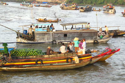 Schwimmender Markt in Chau Doc, Vietnam Kambodscha Reise