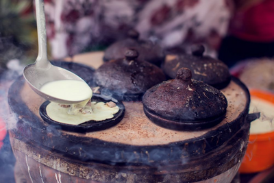 Pfannkuchen Bäcker in Hanoi, Vietnam Kambodscha Rundreise