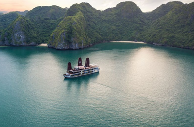 Kreuzfahrtschiff Orchid Cruise in der Halong Bucht, Vietnam Reisen