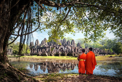Mönche vorm Angkor Wat, Kambodscha Reise, Tempel