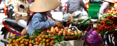 Straßenhändlerin in Hanoi, Vietnam Reise