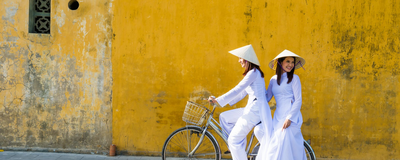 traditionell gekleidete Frauen in Hua, Vietnam Reisen