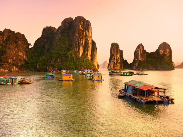 Schwimmendes Dorf, Halong Bucht, Vietnam Reise