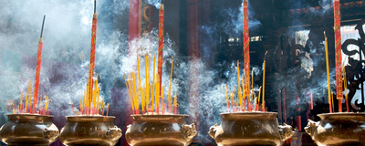 Räucherstäbchen in der Pagode, Vietnam Reise