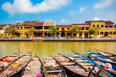 Fischerboote am Flussufer, Hoi An, Vietnam Rundreise