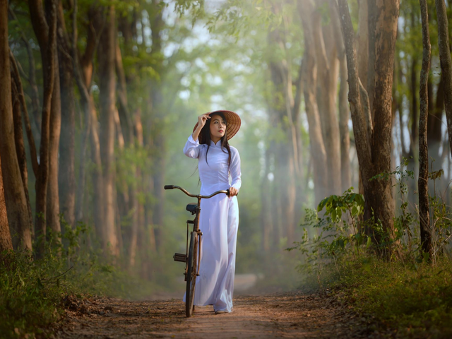 Einheimische mit Fahrrad, Vietnam Reisen