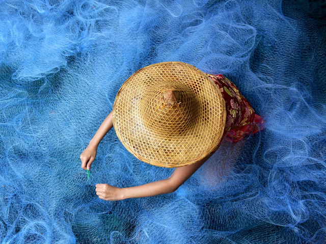 Fischerin mit Netz, Vietnam Reise